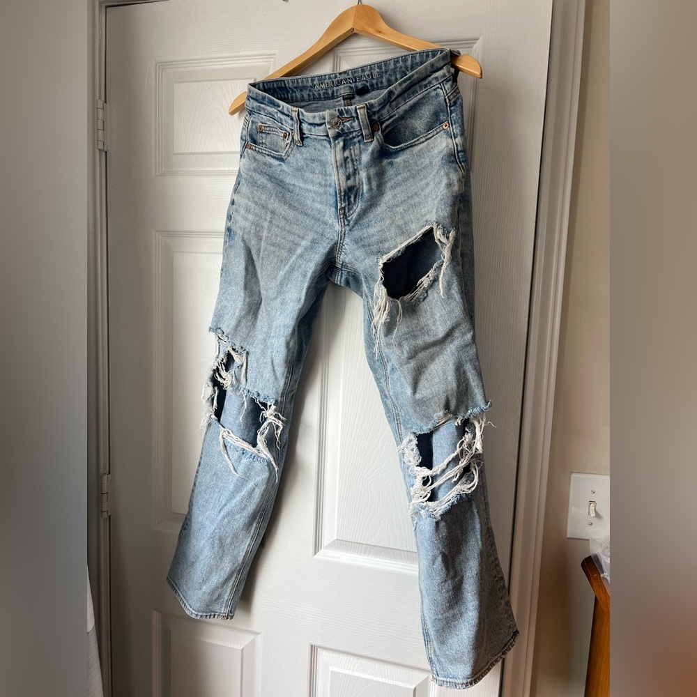 American Eagle size 6 Curvy Straight Distressed Blue Jeans